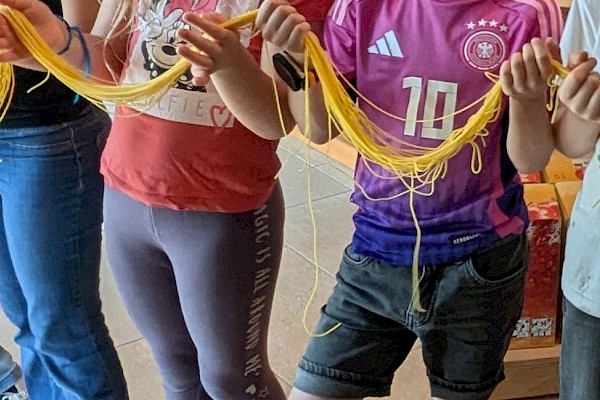 Ausflug auf den Ferlhof mit den 2. Klassen Ausflug auf den Ferlhof mit den 2. Klassen